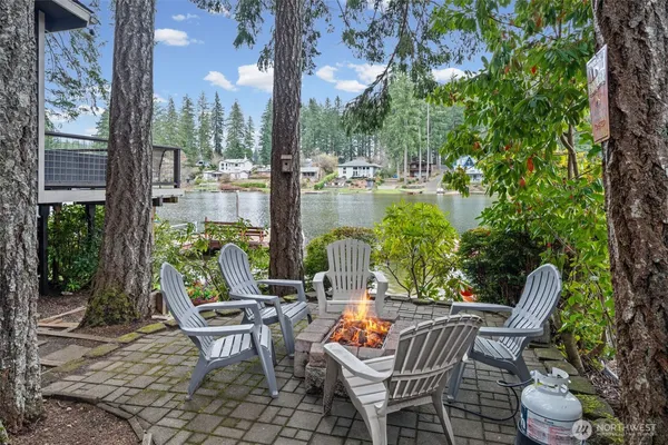 $885,000 | 5530 East Mason Lake Drive West, Grapeview, WA 98546