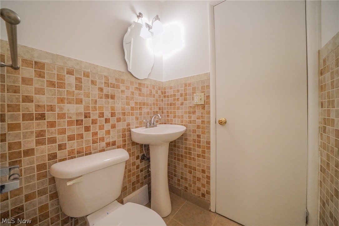 25120 Sandhurst Road Bedford Heights, OH 44146 - Photo 17 of 25 Half Bath