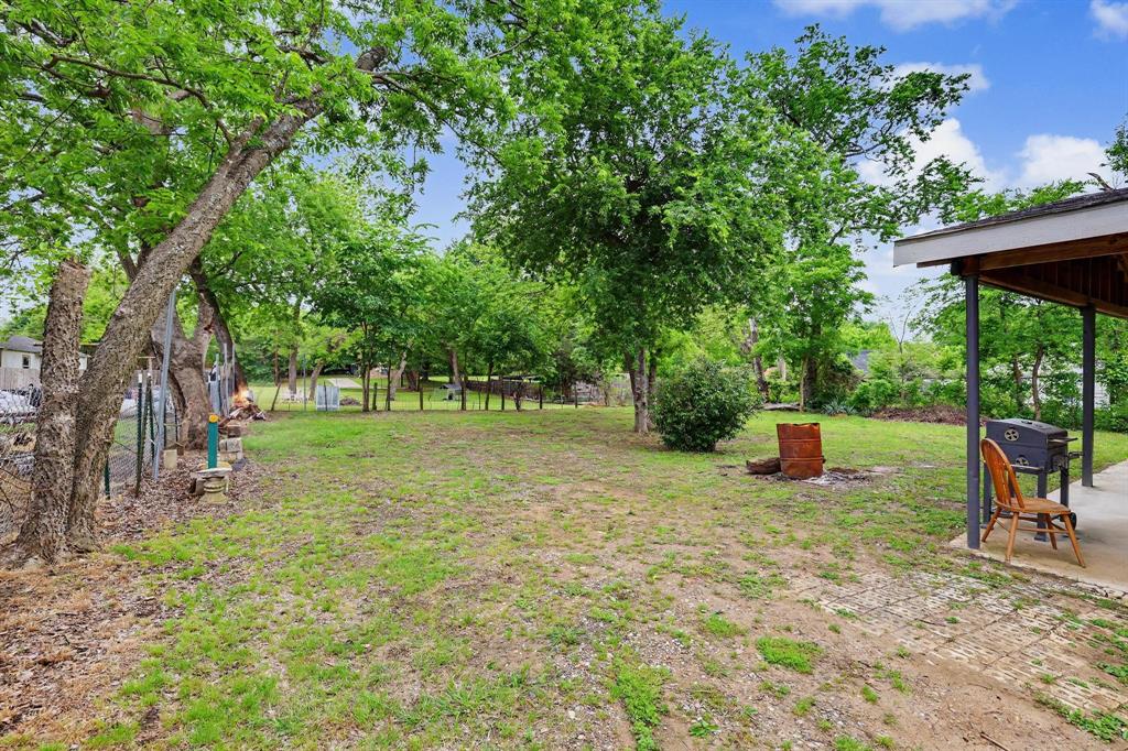 205 South Main Street Bonham, TX 75418 - Photo 20 of 23 a backyard of a house with table and chairs