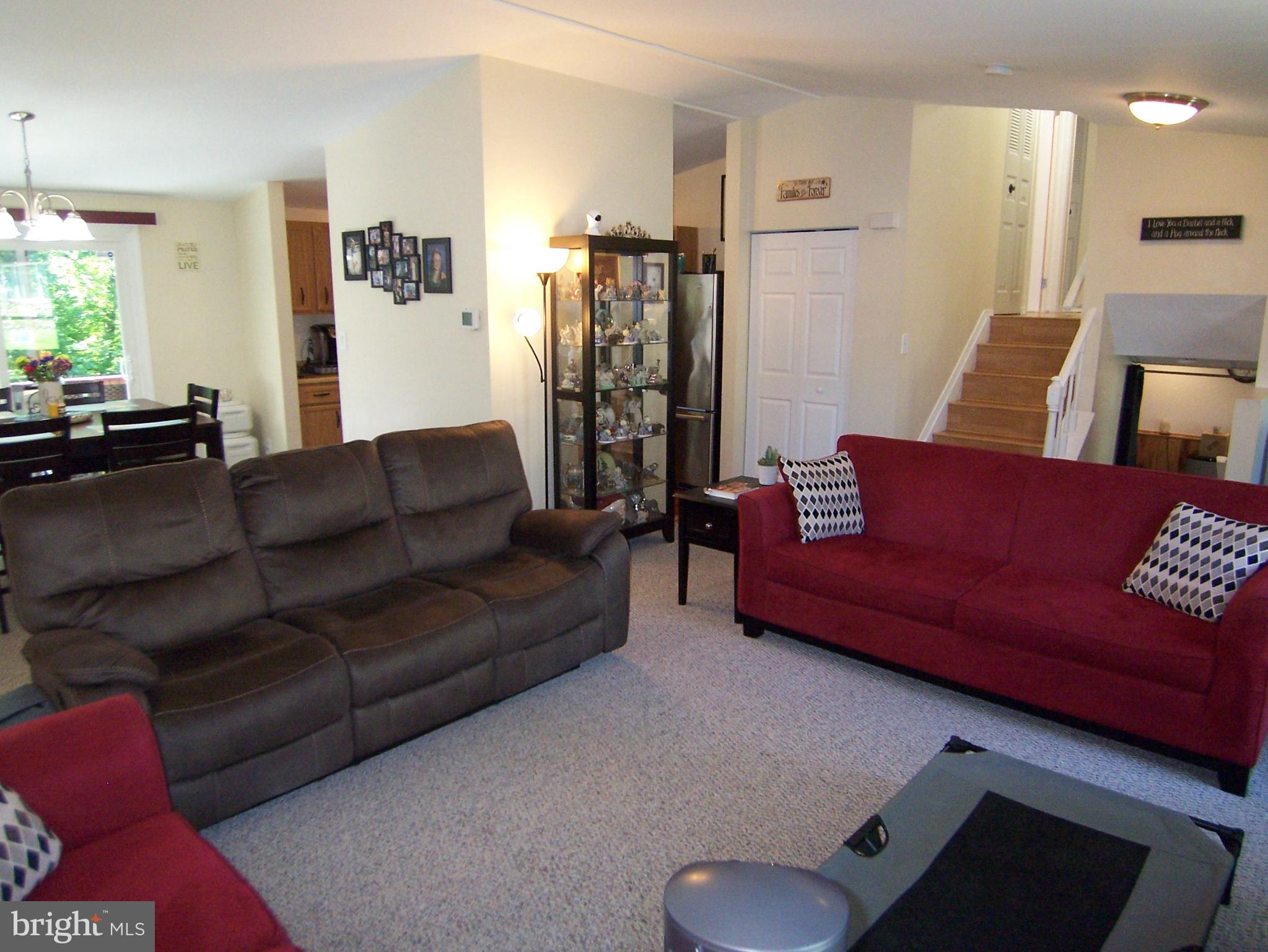 18 Yew Road Baltimore, MD 21221 - Photo 7 of 30 a living room with furniture and a couch