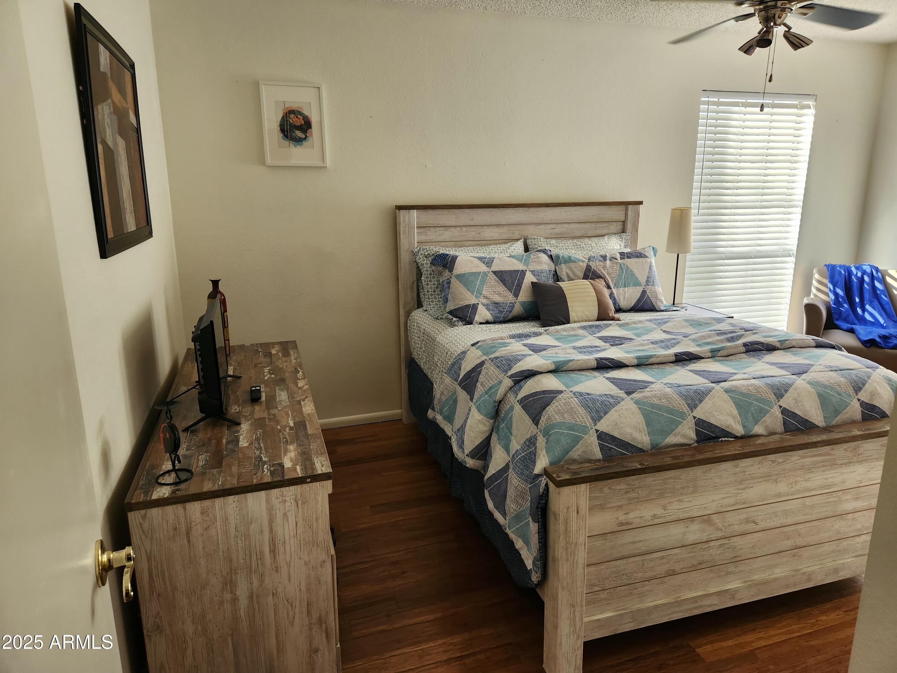 7557 North Dreamy Draw Drive, Unit 184 Phoenix, AZ 85020 - Photo 25 of 28 a bedroom with a bed and wooden floor