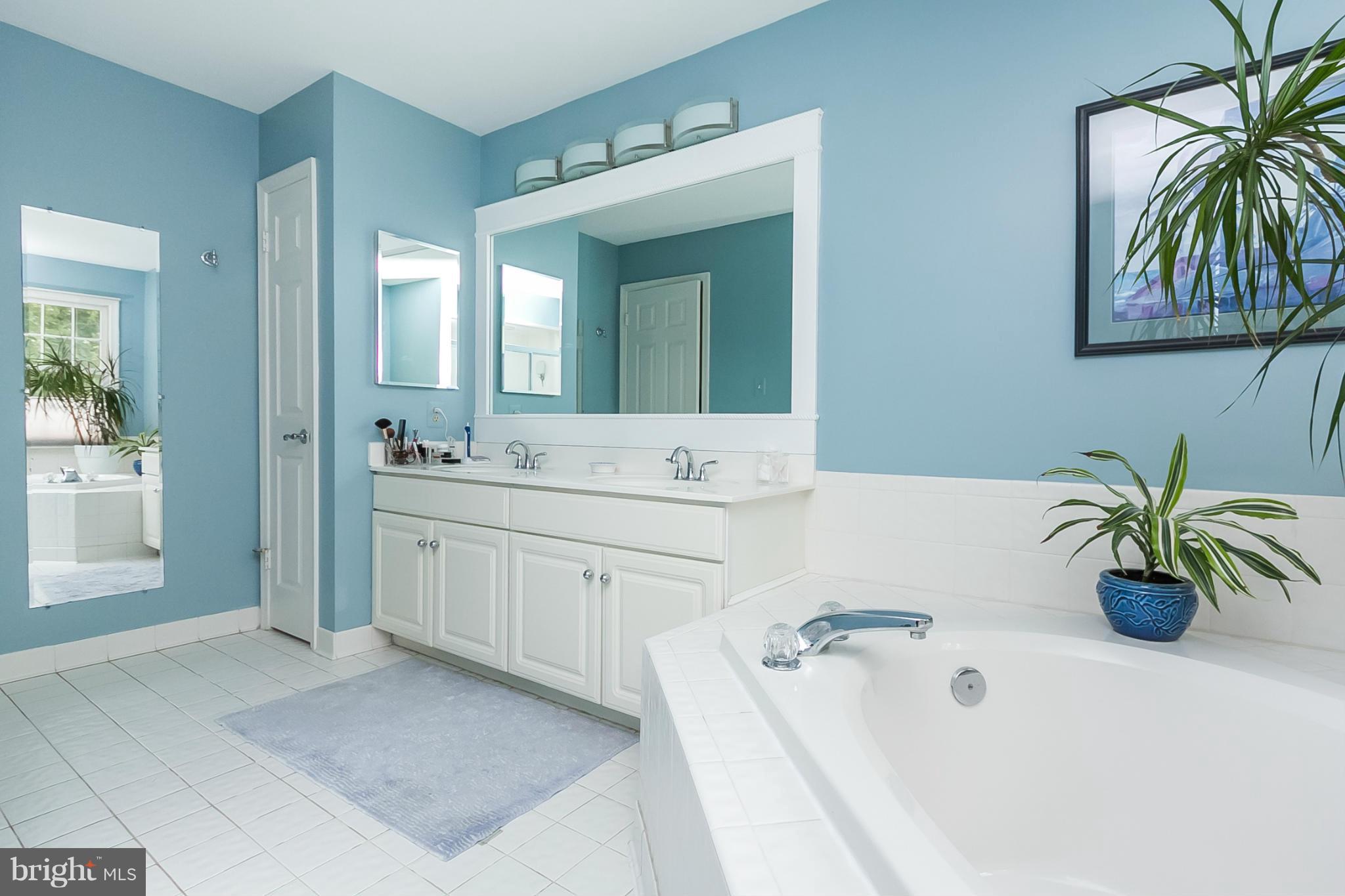 8898 Greylock Road Baltimore, MD 21208 - Photo 22 of 30 Bath (Master)