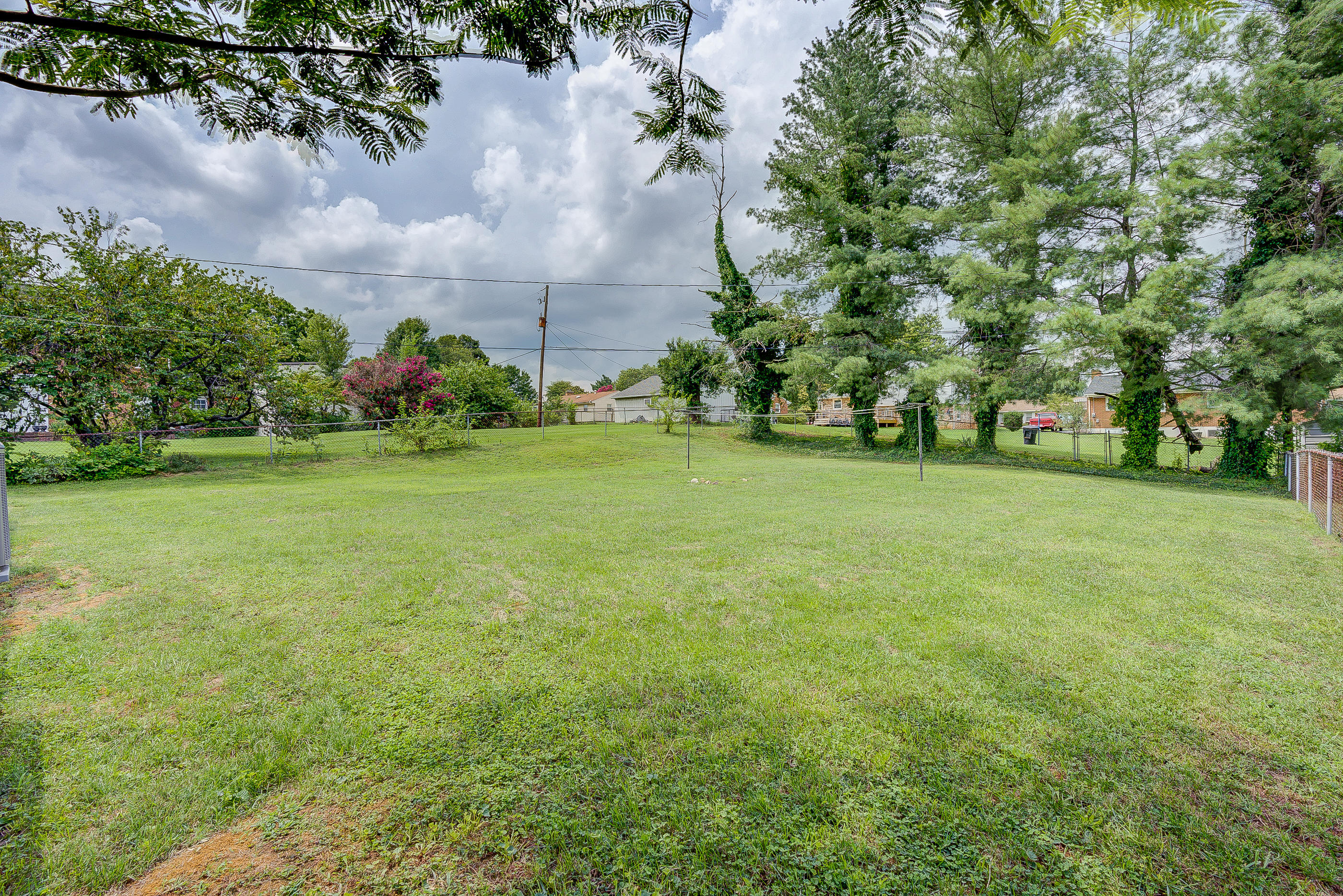620 Water Oak Road Roanoke, VA 24019 - Photo 3 of 17 98