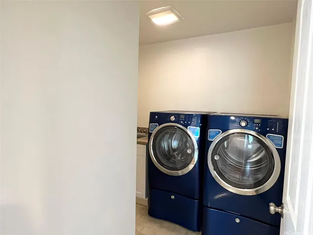 a view of washer and dryer in a utility room