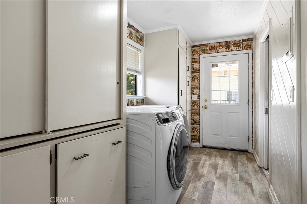 9857 Lott Road Durham, CA 95938 - Photo 27 of 42 laundry