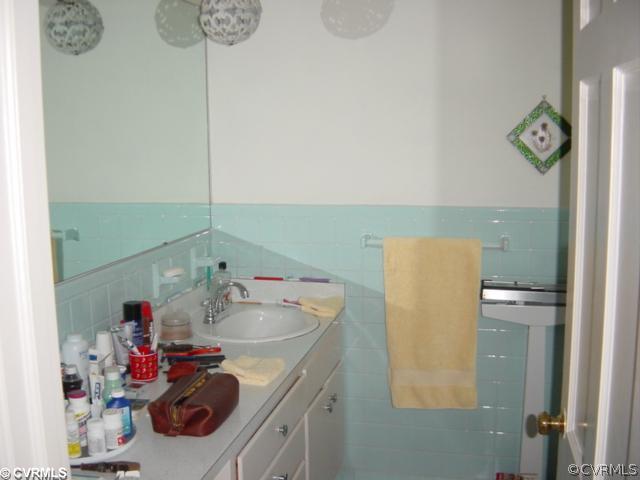 301 Ralston Road Henrico, VA 23229 - Photo 7 of 9 a utility room with dryer and washer