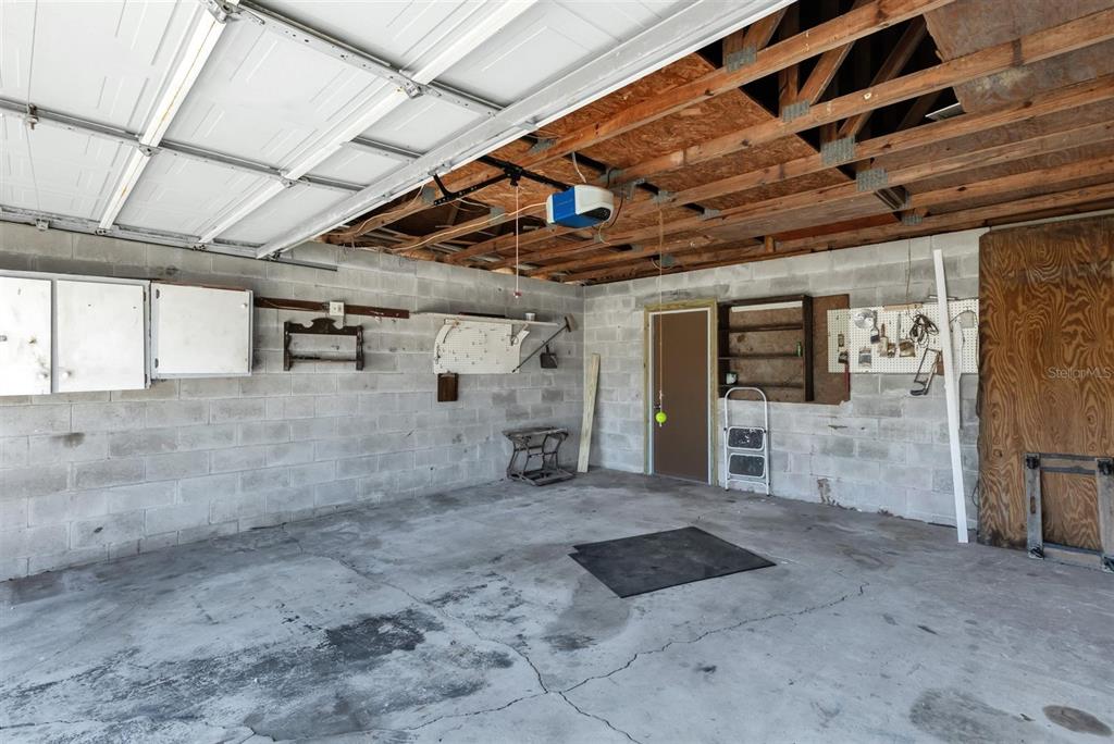 106 Oak Street Altamonte Springs, FL 32714 - Photo 21 of 30 a view of a garage