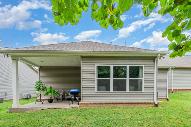 a front view of house with yard
