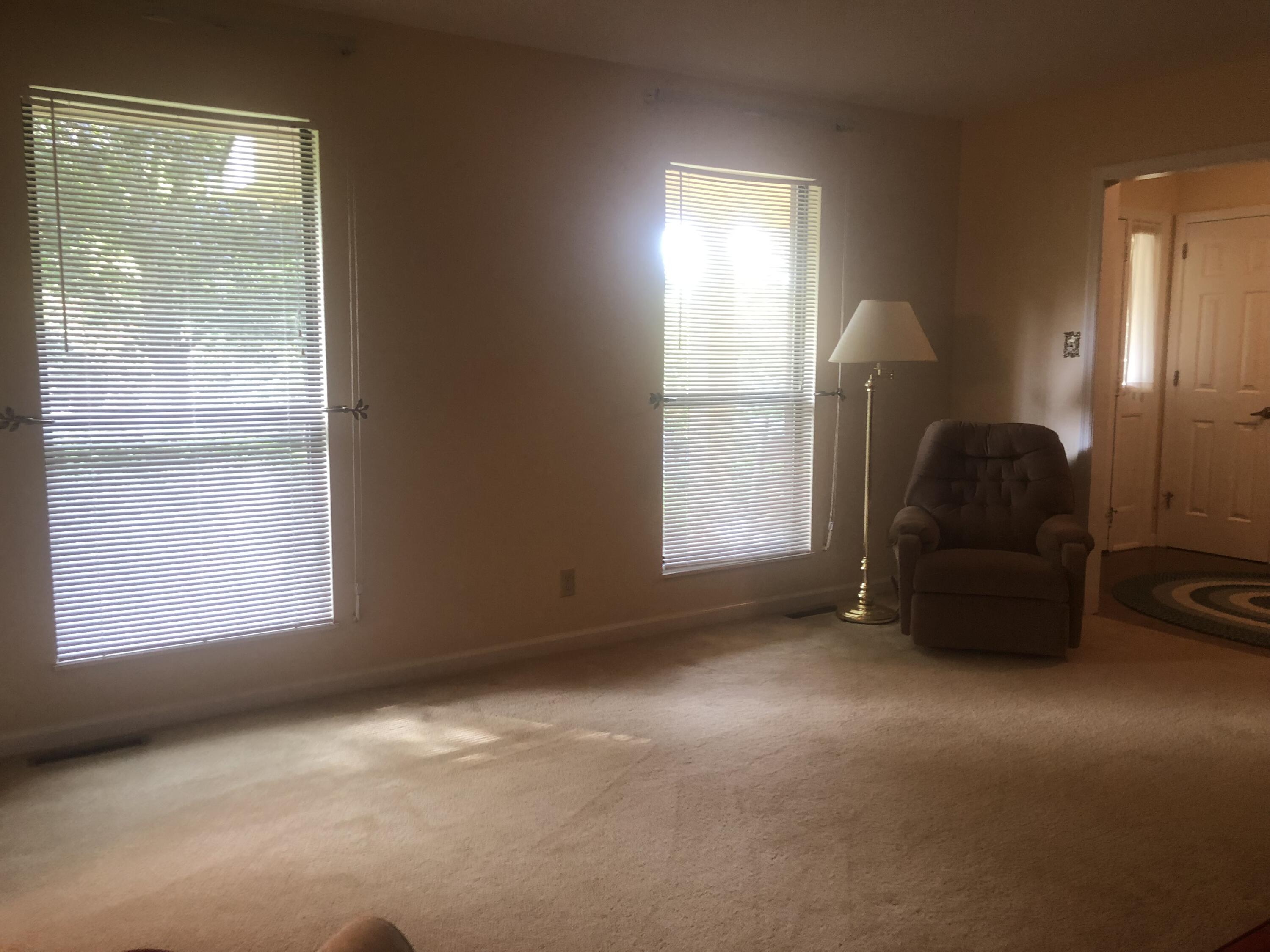 131 Clemson Drive Oak Ridge, TN 37830 - Photo 3 of 27 Living Room