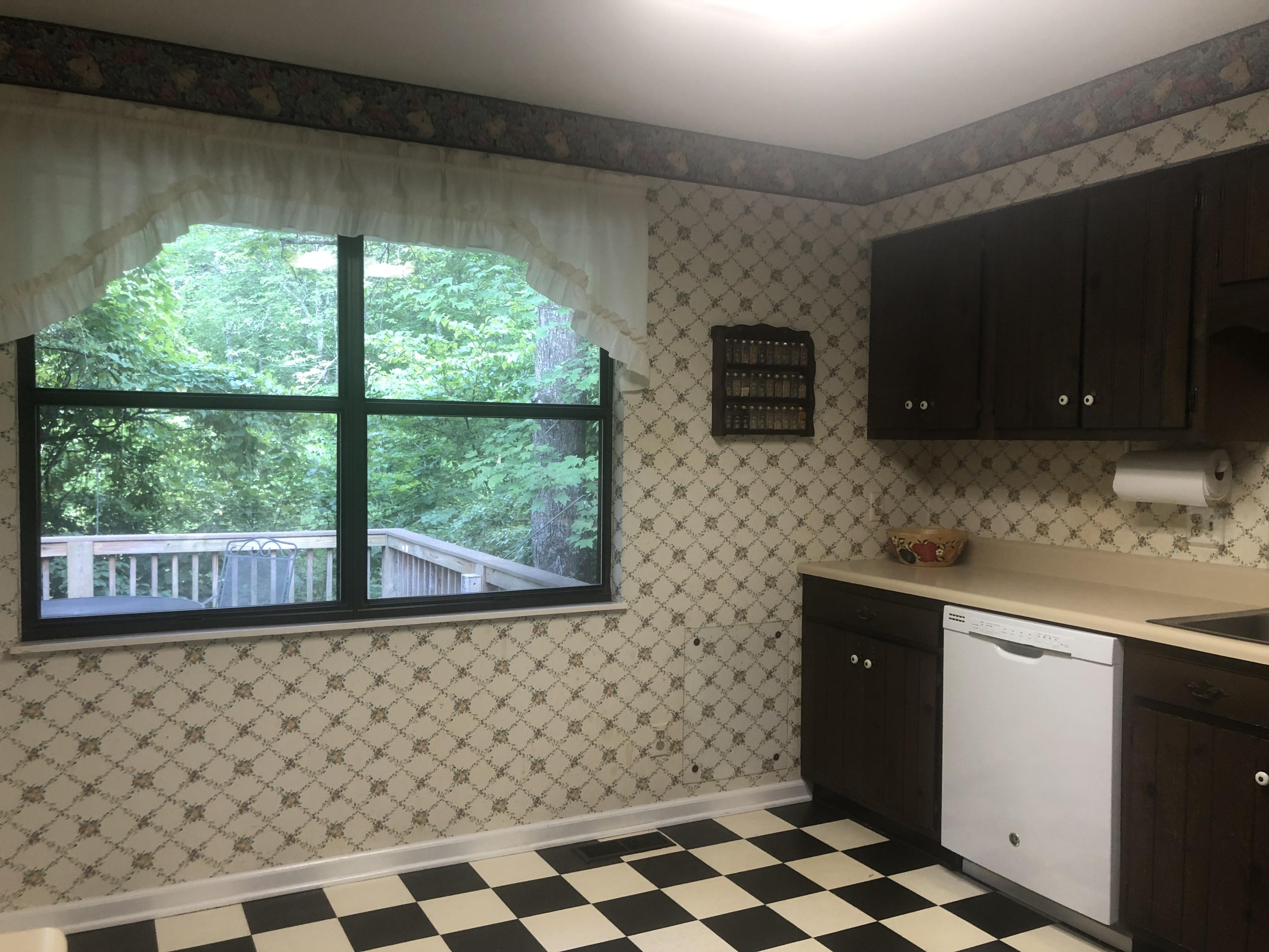 131 Clemson Drive Oak Ridge, TN 37830 - Photo 9 of 27 Kitchen (3)