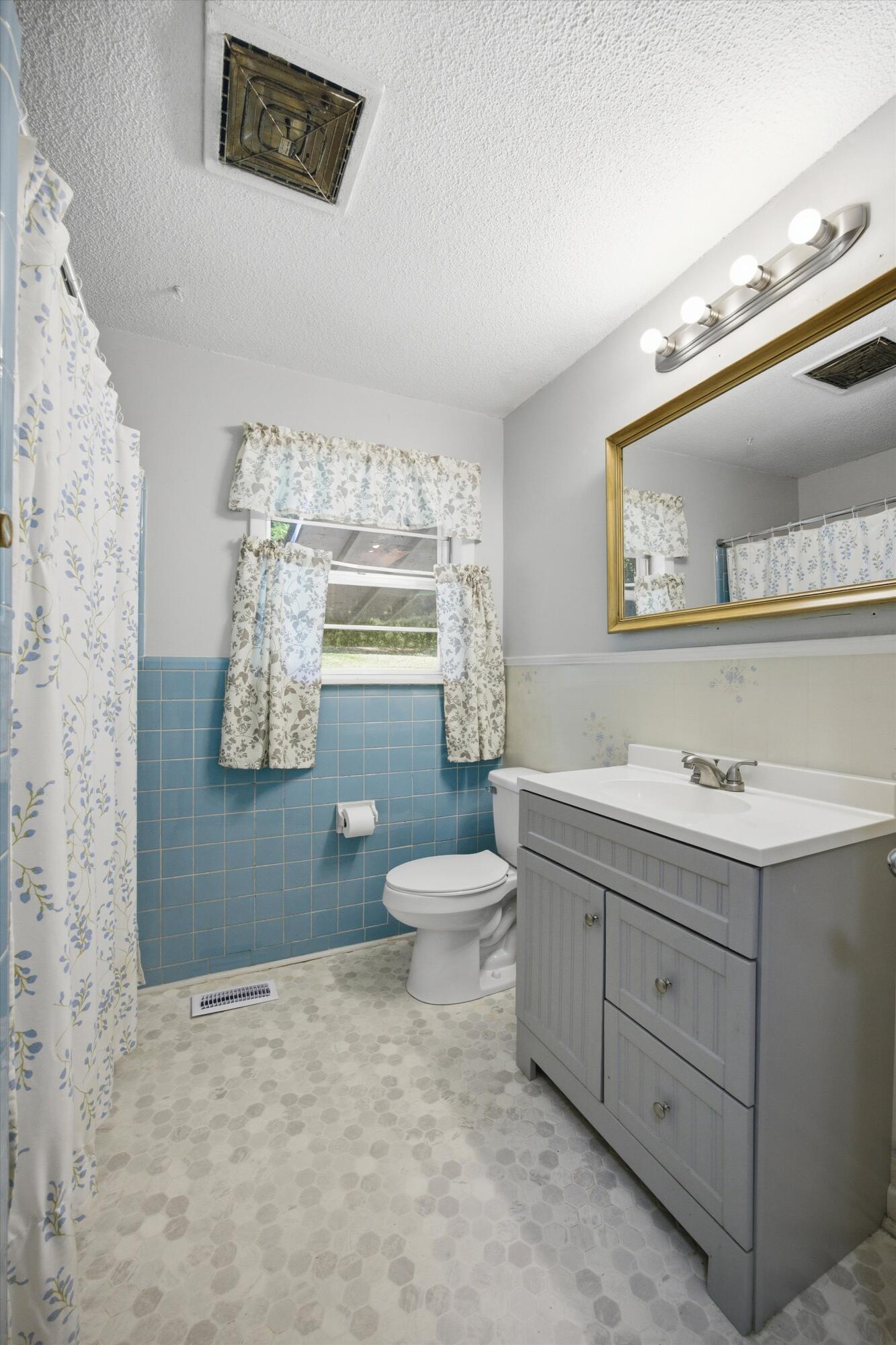 697 Newt Johnson Road Chickamauga, GA 30707 - Photo 19 of 26 Bathroom