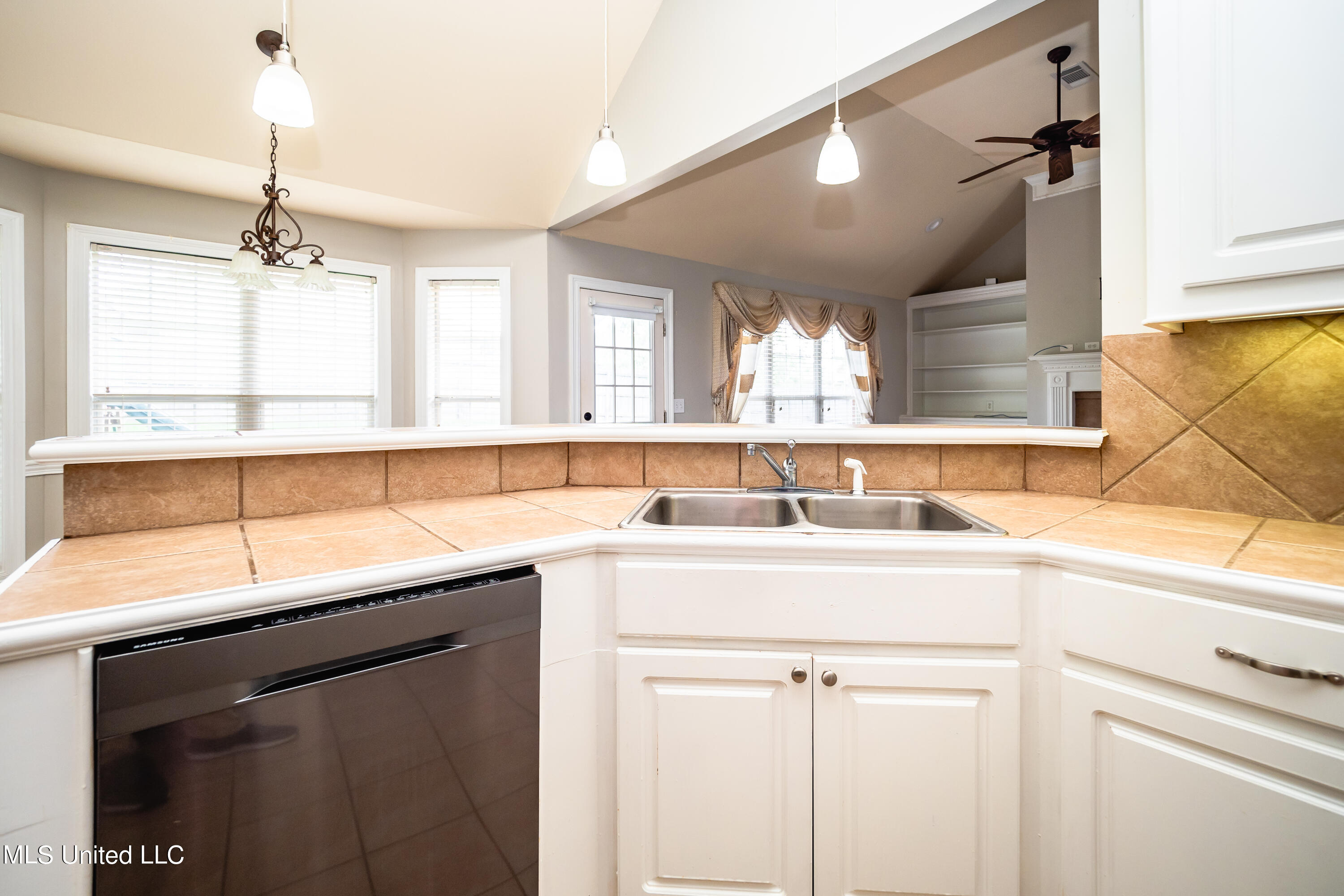 379 Kings Ridge Circle Brandon, MS 39047 - Photo 13 of 25 Kitchen opens to outdoor views