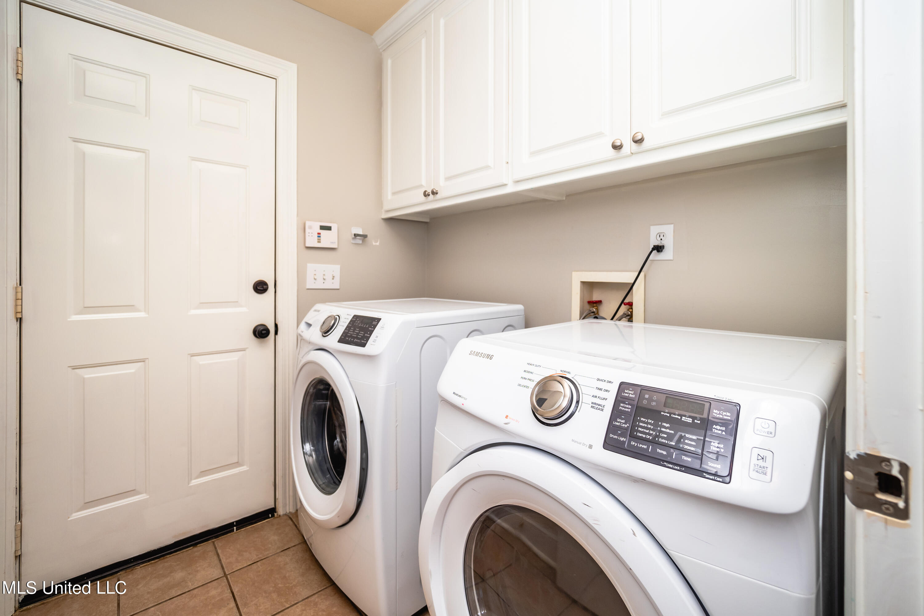 379 Kings Ridge Circle Brandon, MS 39047 - Photo 15 of 25 Separate laundry room (w/o appliances)