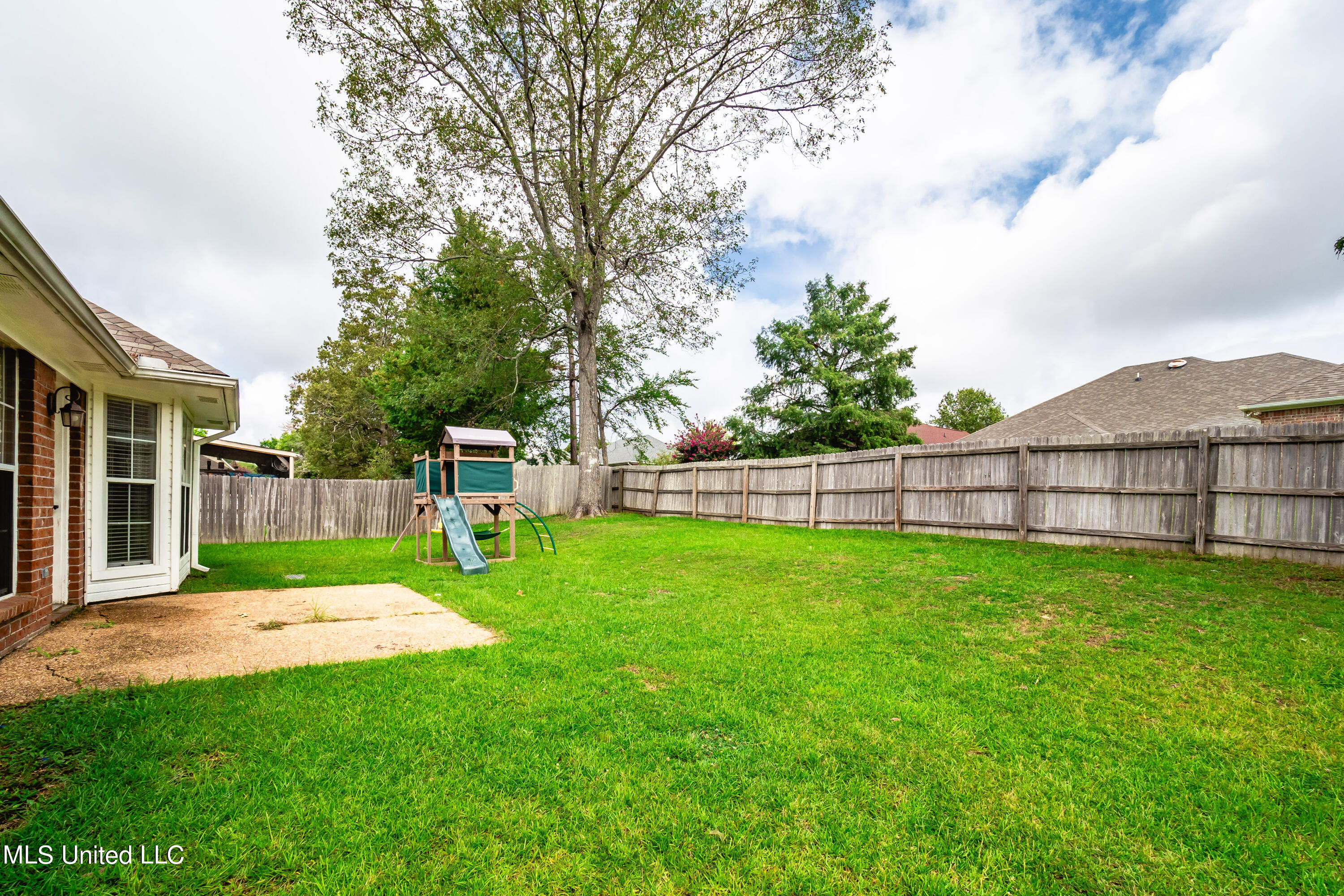 379 Kings Ridge Circle Brandon, MS 39047 - Photo 23 of 25 Patio & privacy fence
