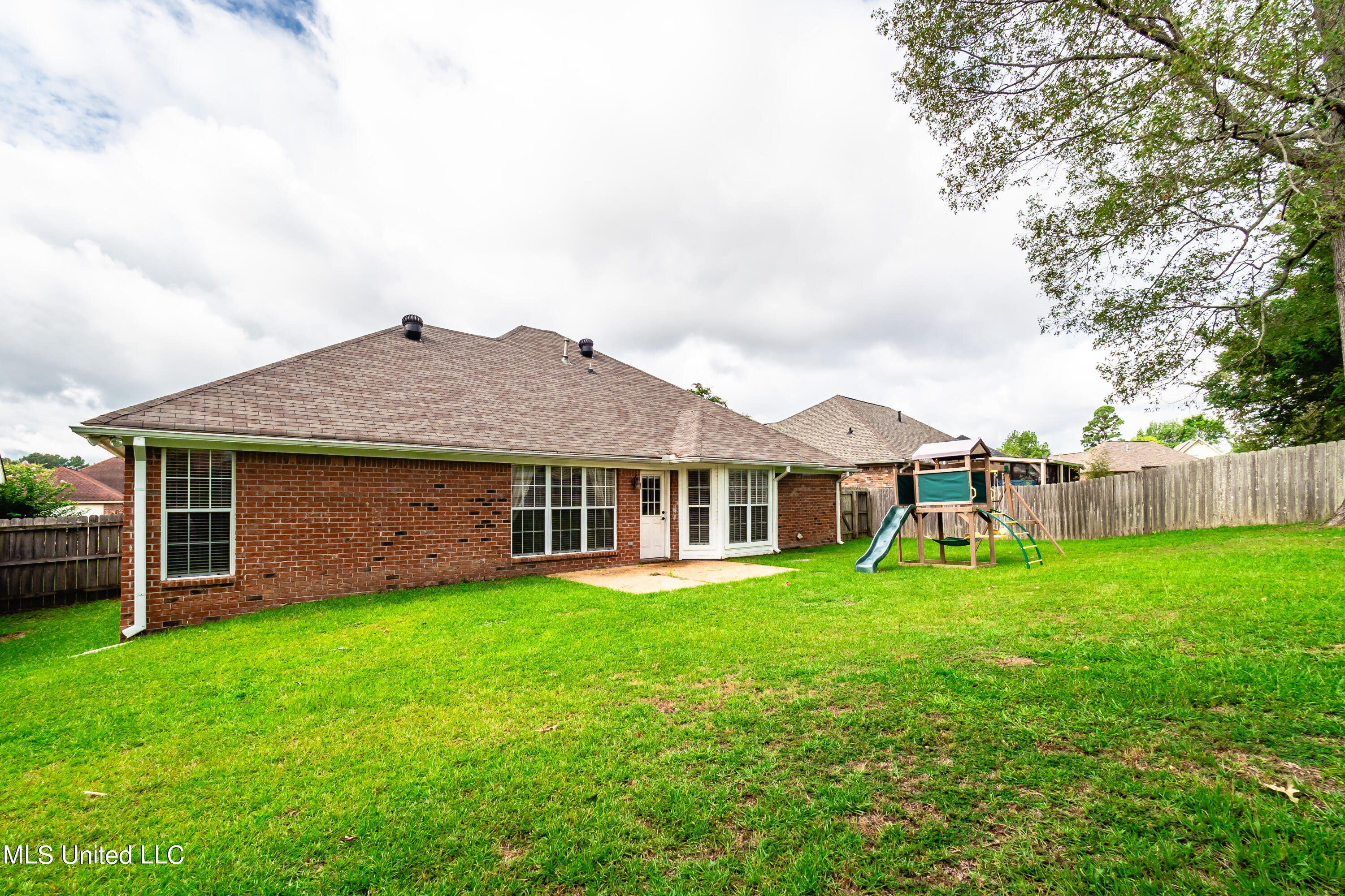379 Kings Ridge Circle Brandon, MS 39047 - Photo 24 of 25 Playhouse stays!