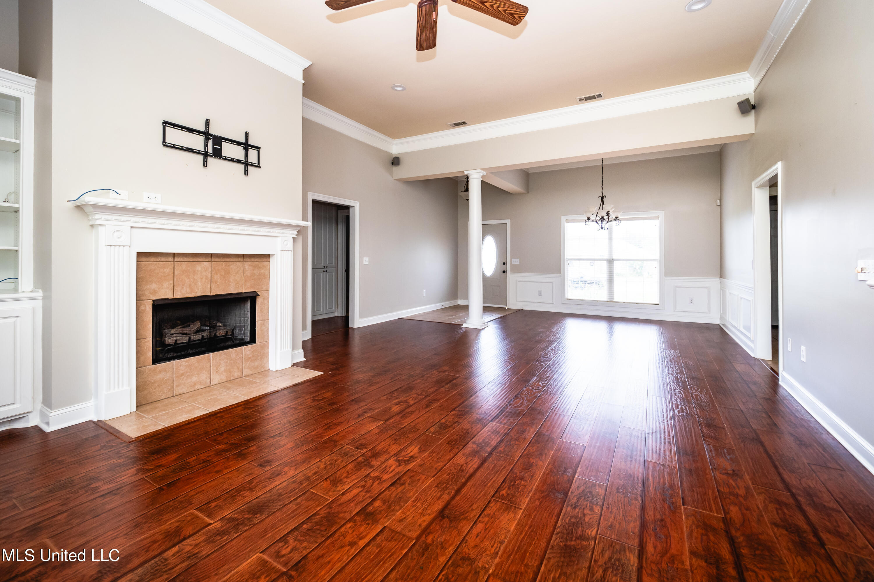 379 Kings Ridge Circle Brandon, MS 39047 - Photo 3 of 25 Expansive living room