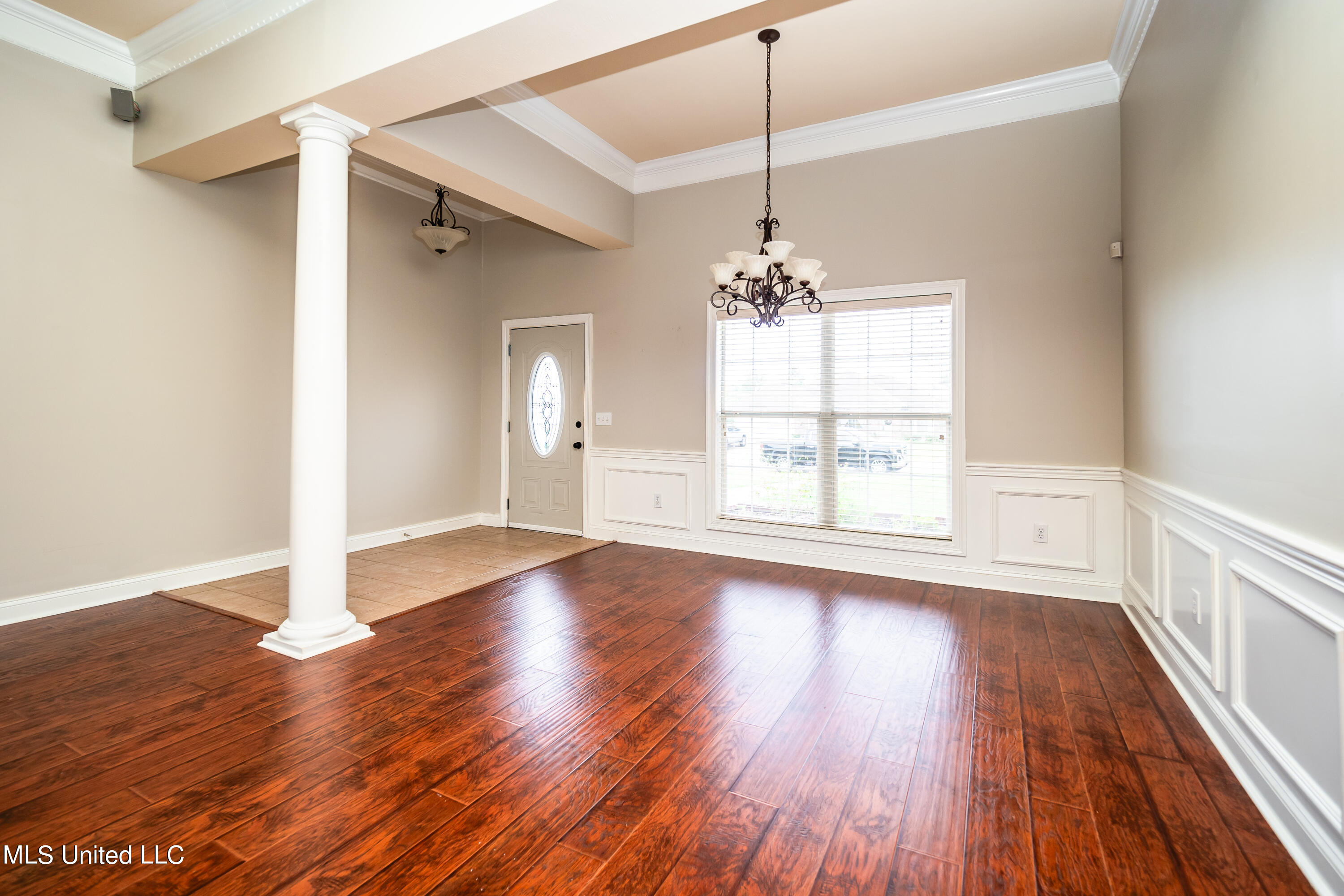 379 Kings Ridge Circle Brandon, MS 39047 - Photo 7 of 25 Fabulous windows!