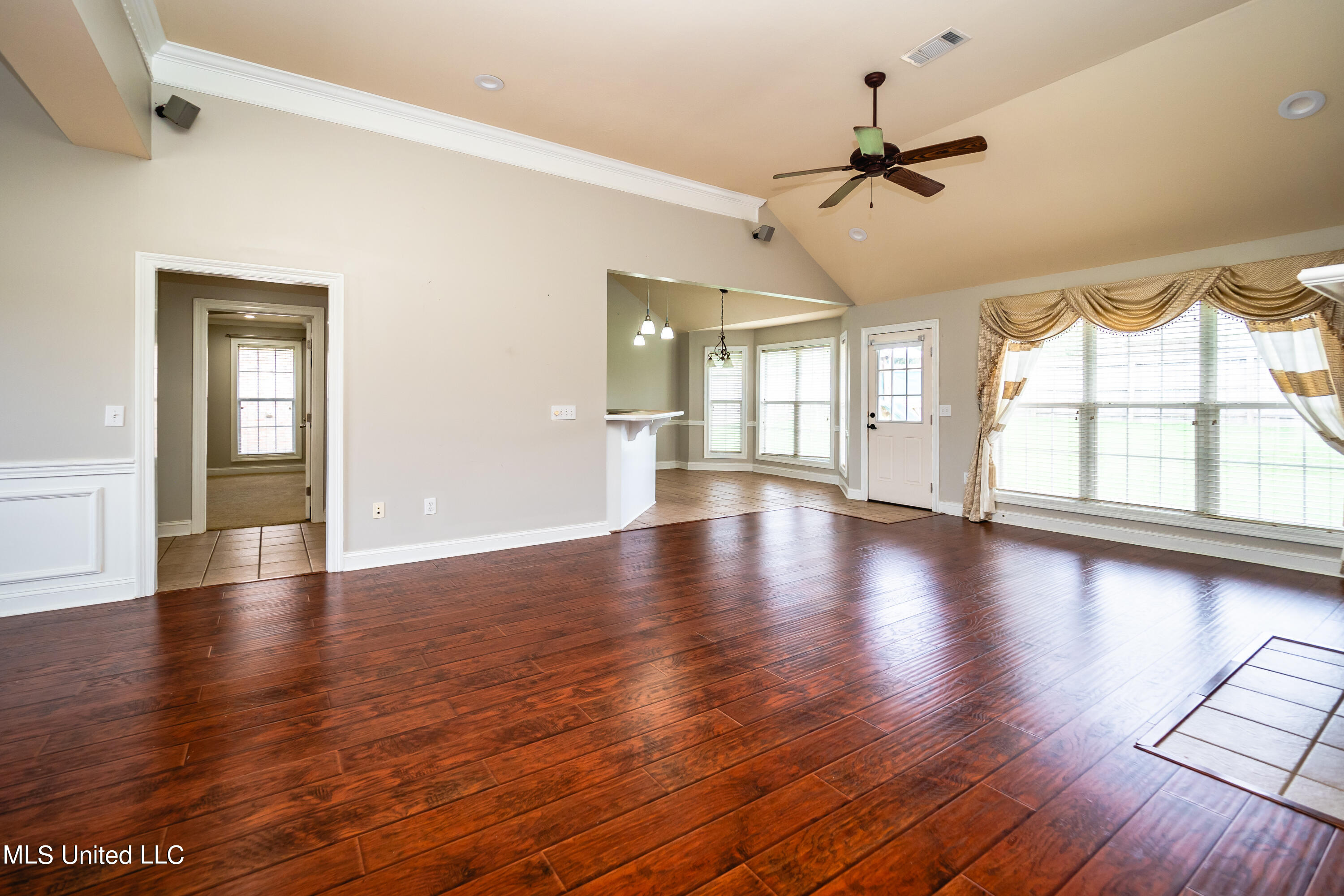 379 Kings Ridge Circle Brandon, MS 39047 - Photo 8 of 25 More windows!