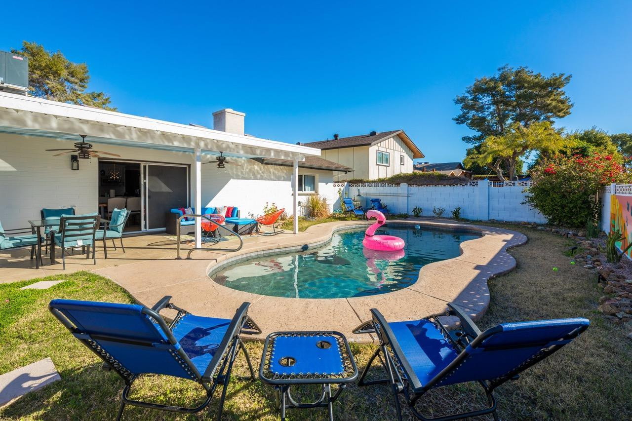 8307 East Arlington Road Scottsdale, AZ 85250 - Photo 3 of 25 a view of a chairs and table in the patio