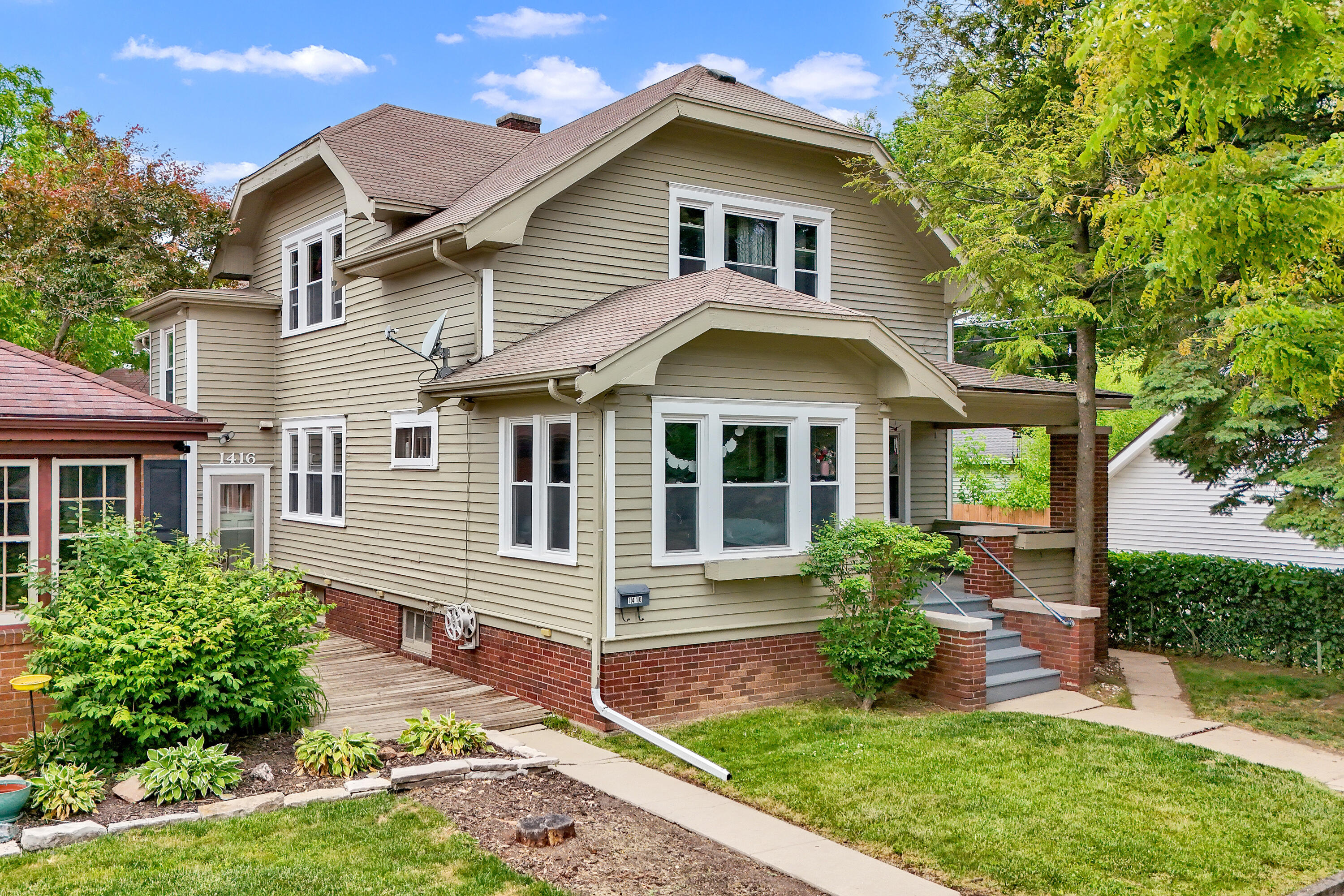1414 West Lawn Avenue, Unit 1416 Racine, WI 53405 - Photo 7 of 29 1414 w lawn ave-7