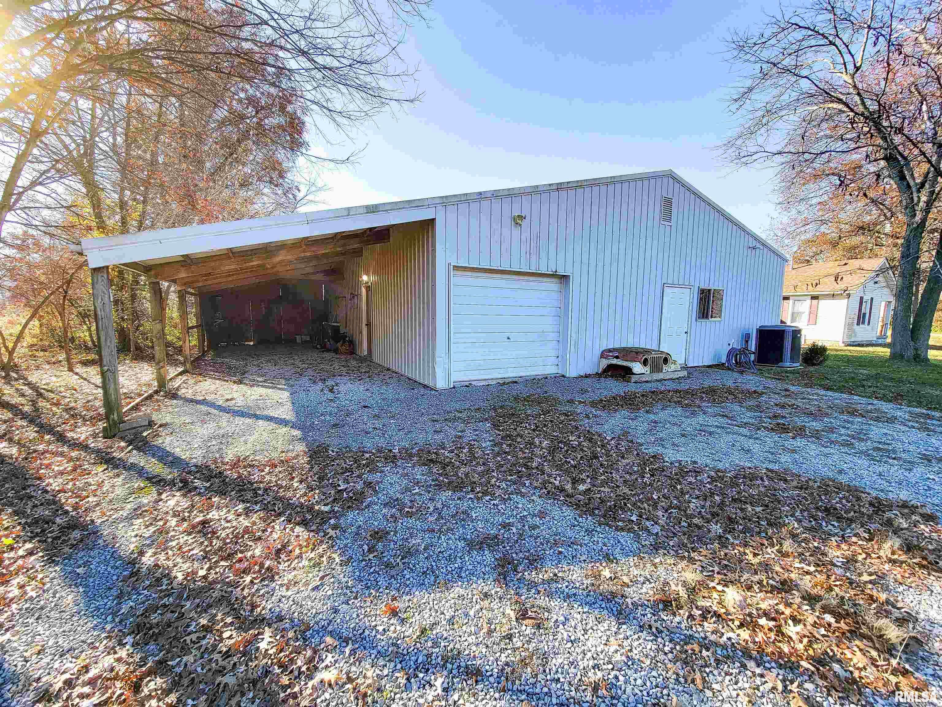 138 Camelia Road Flora, IL 62839 - Photo 3 of 57