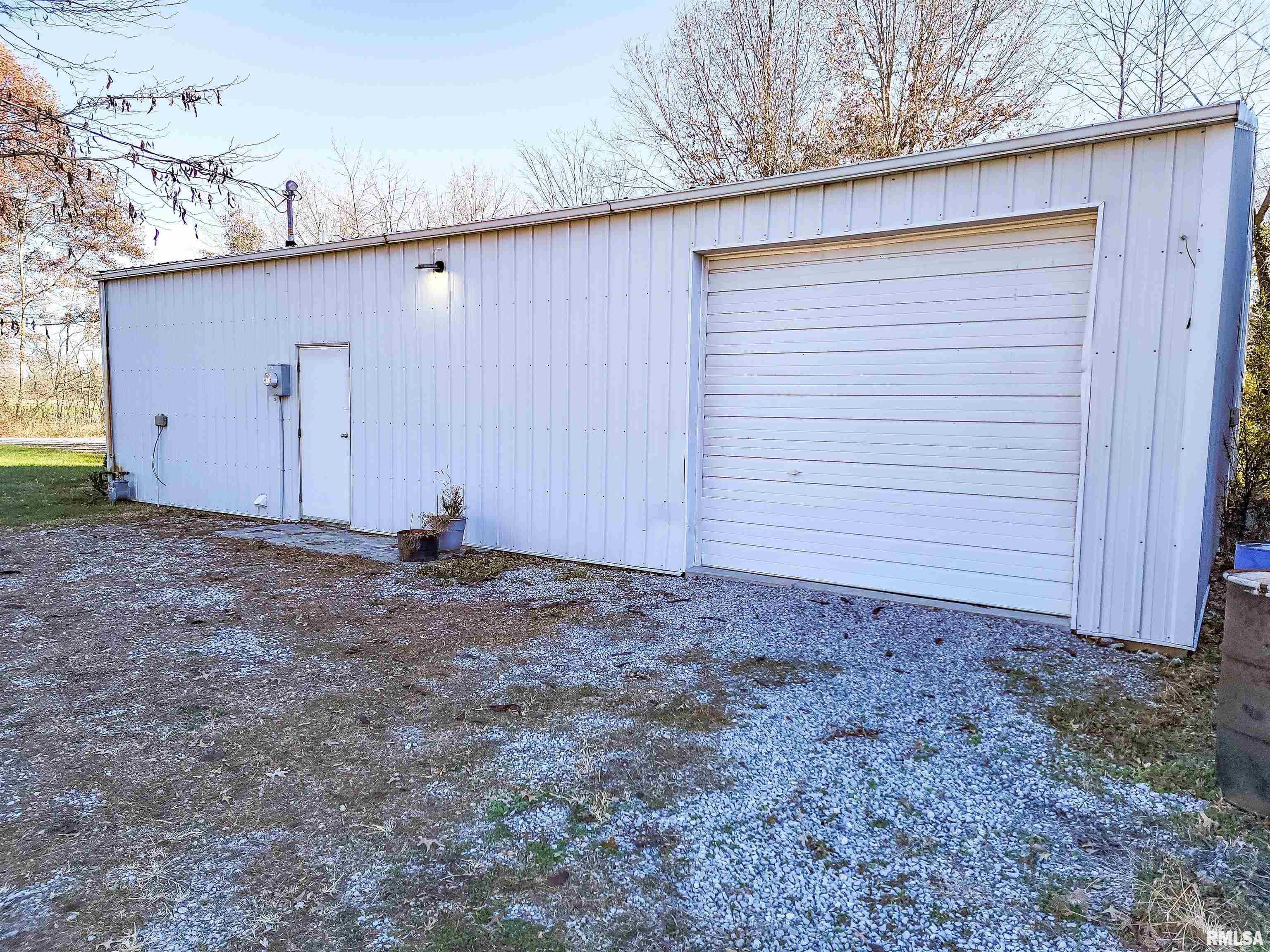 138 Camelia Road Flora, IL 62839 - Photo 4 of 57