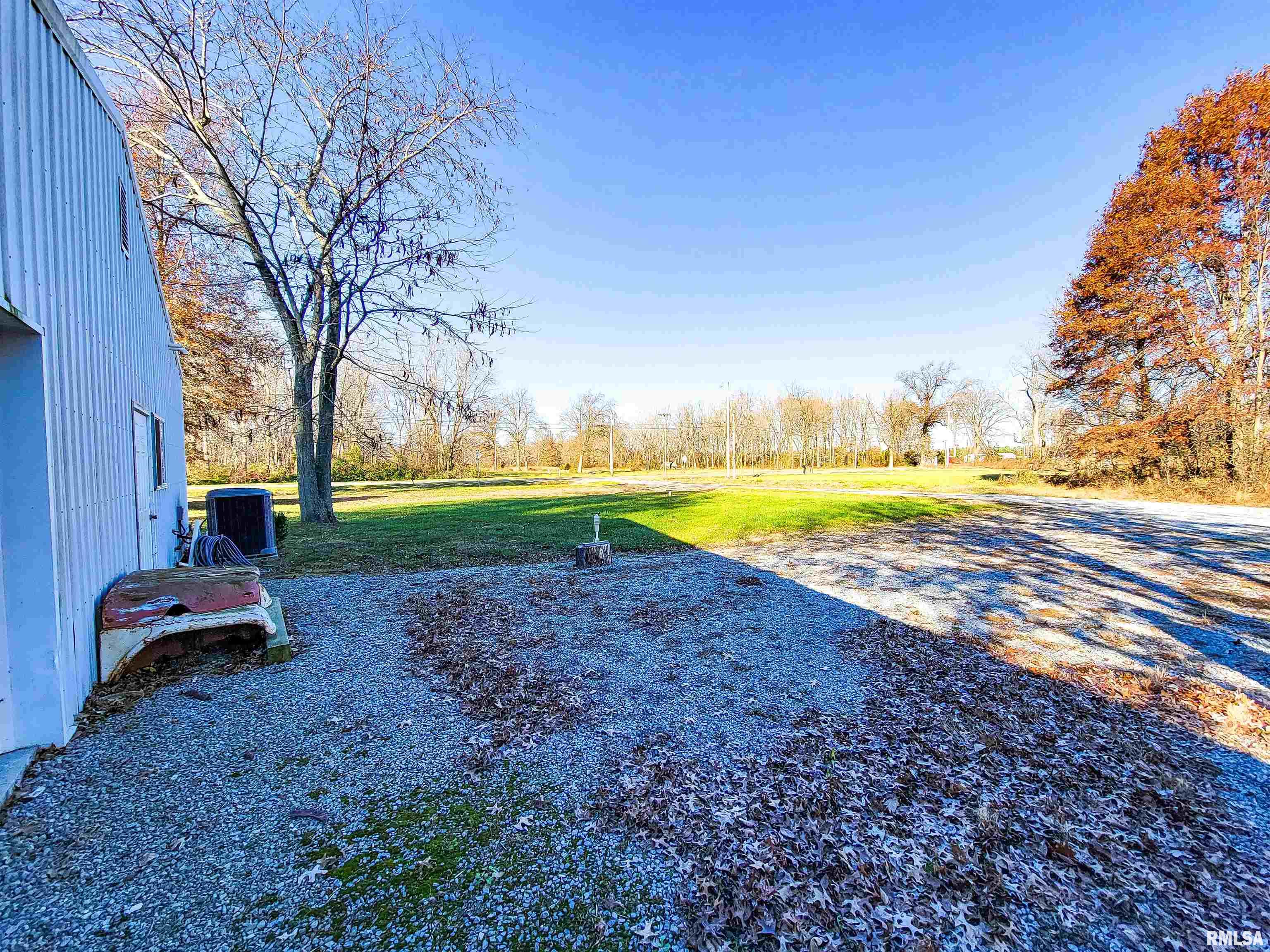 138 Camelia Road Flora, IL 62839 - Photo 5 of 57