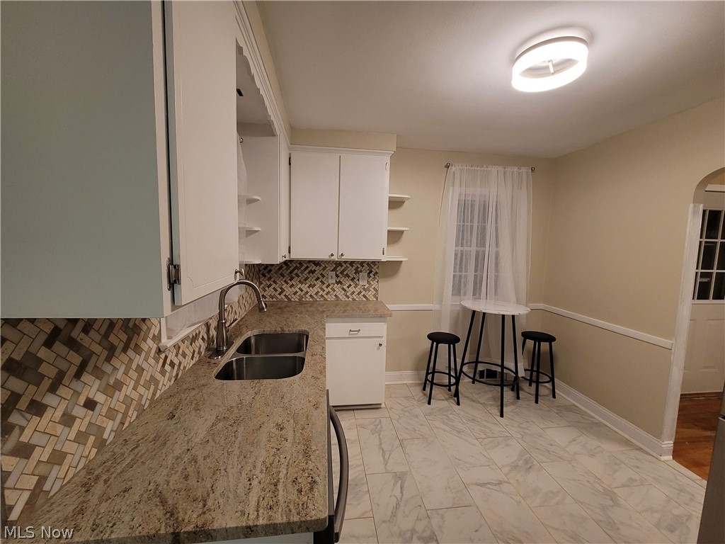 4245 Lambert Road Cleveland, OH 44121 - Photo 2 of 34