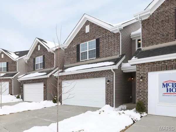 $299,900 | 12 Fairmount Grv Drive, St. Peters, MO 63376