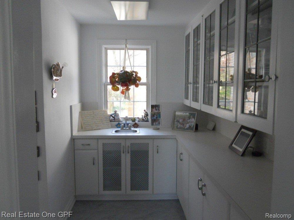866 Lake Shore Road Grosse Pointe, MI 48236 - Photo 16 of 25 16 500 butler's pantry