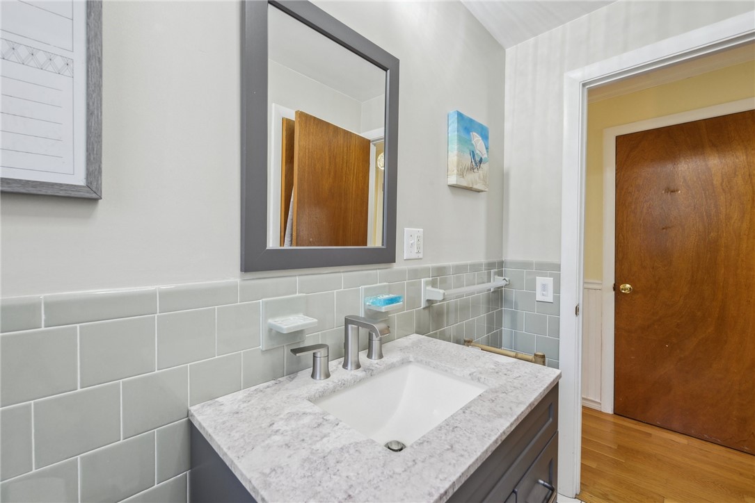 64 Beach Plum Road Narragansett, RI 02882 - Photo 18 of 32 Gallery Image 18