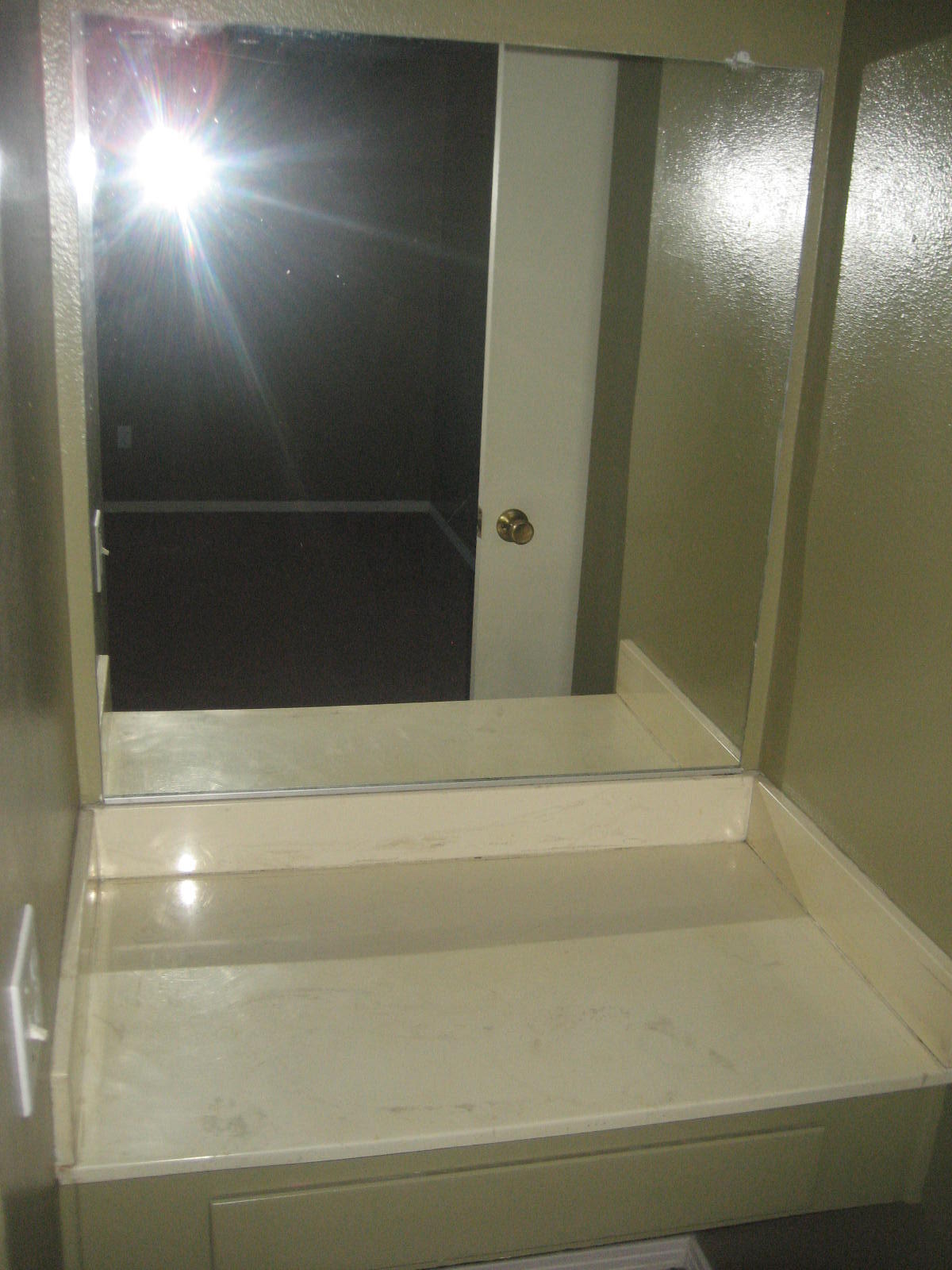72724 Eagle Road, Unit 2 Palm Desert, CA 92260 - Photo 16 of 29 a bathroom with a bathtub