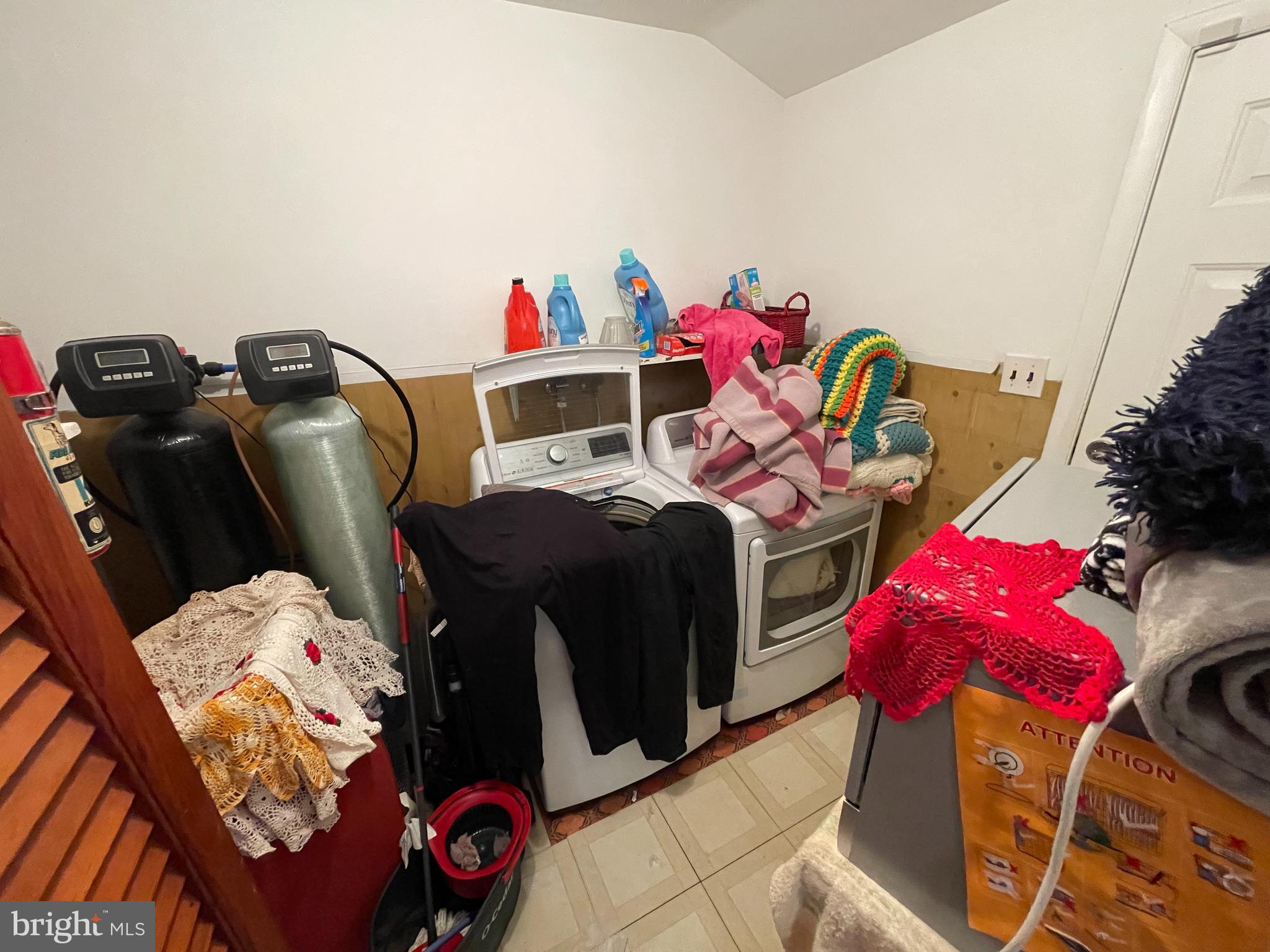 20 Castle Court Pemberton, NJ 08068 - Photo 6 of 18 a utility room with dryer and washer