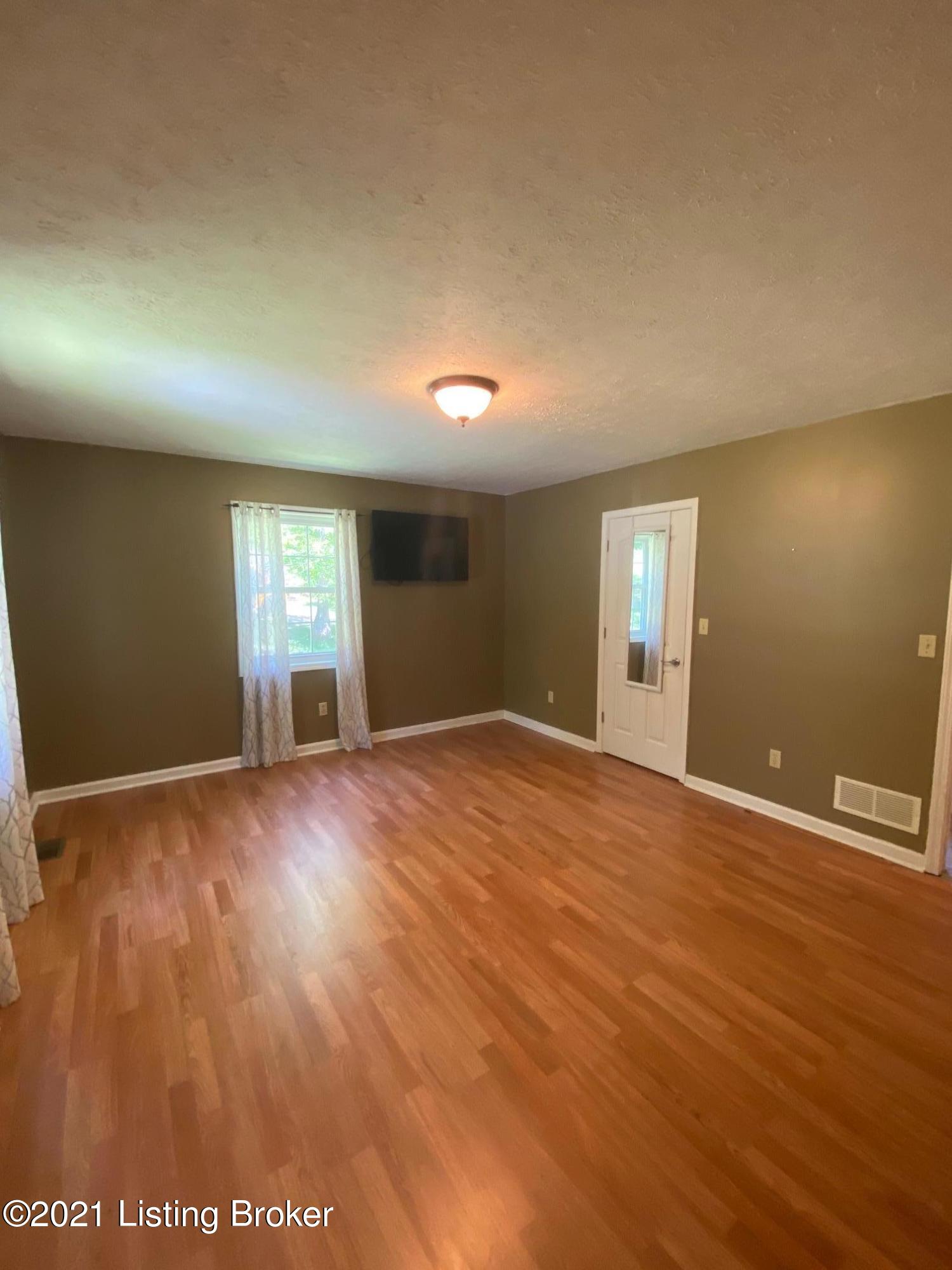425 Tucker Road Vine Grove, KY 40175 - Photo 16 of 42 IMG_5827