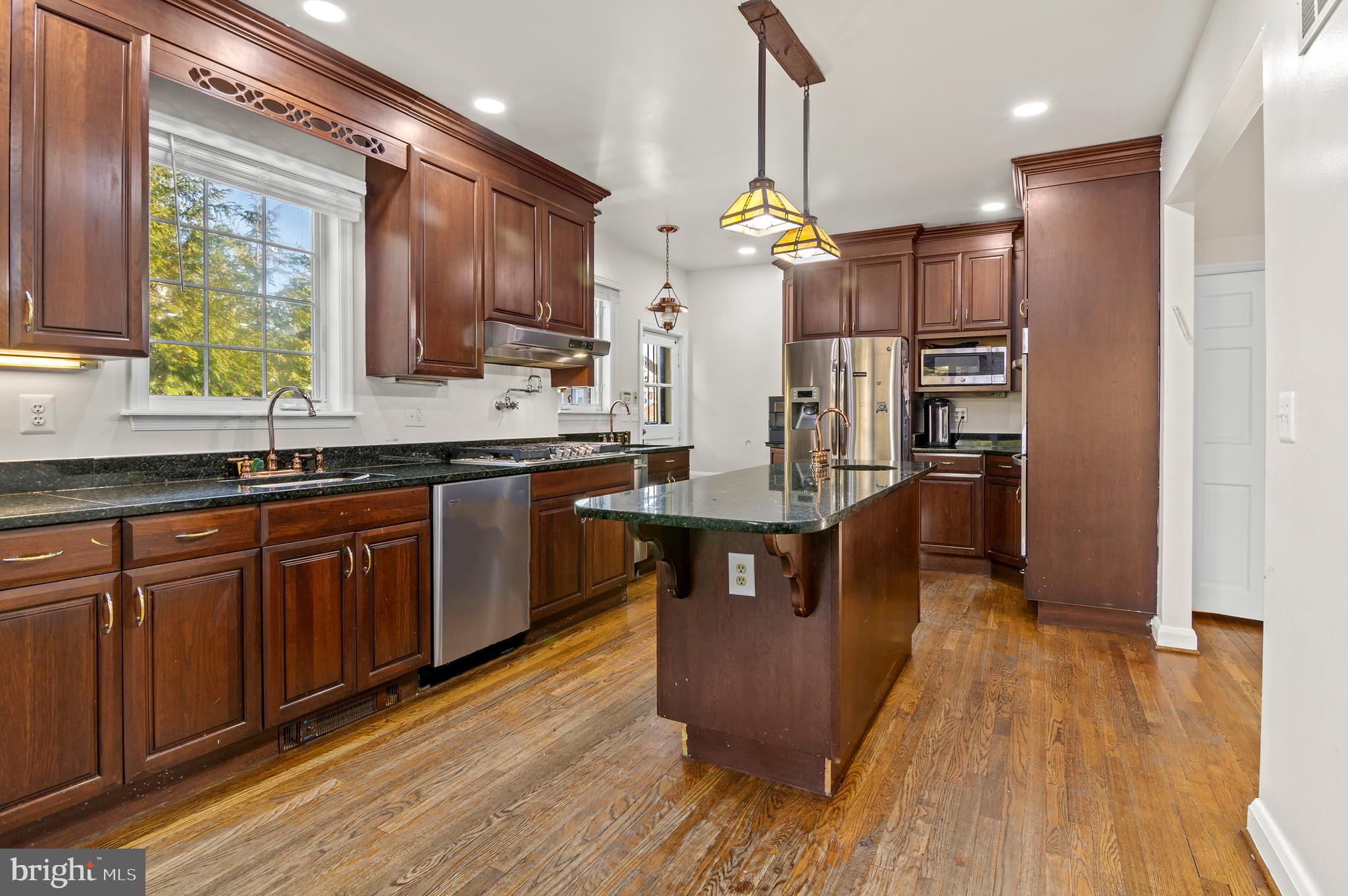 6803 Westbrook Road Baltimore, MD 21215 - Photo 9 of 23