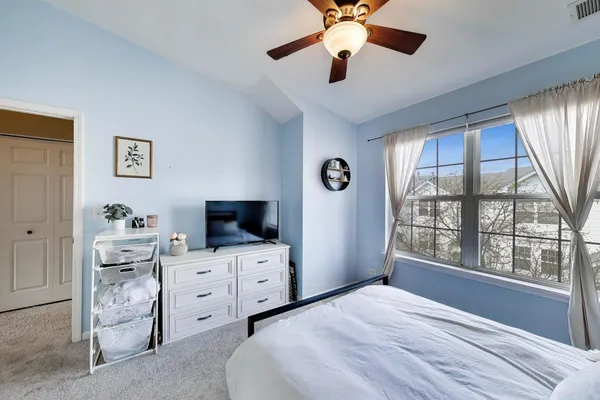 $2,500 | 590 Triumph Court, Round Lake, IL 60073