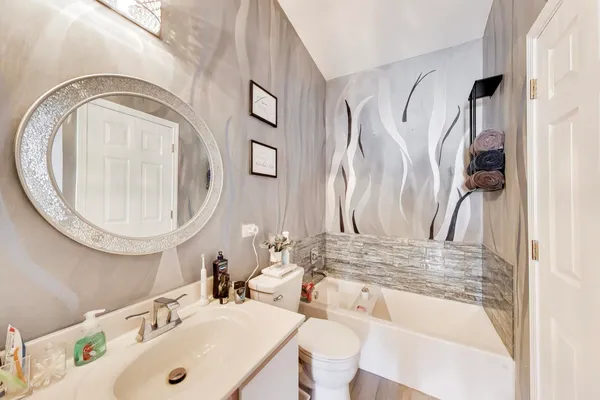 $2,500 | 590 Triumph Court, Round Lake, IL 60073