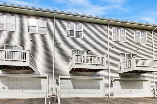 $2,500 | 590 Triumph Court, Round Lake, IL 60073