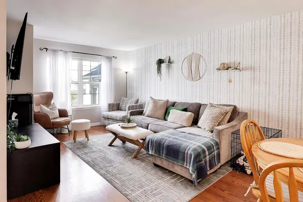 $2,500 | 590 Triumph Court, Round Lake, IL 60073