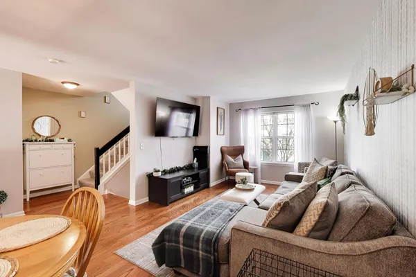 $2,500 | 590 Triumph Court, Round Lake, IL 60073