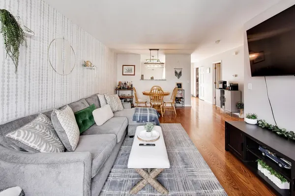 $2,500 | 590 Triumph Court, Round Lake, IL 60073