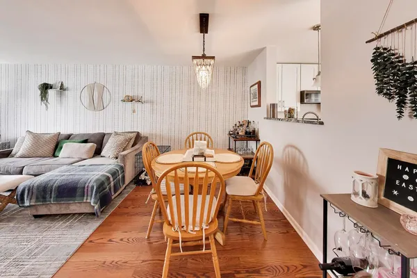 $2,500 | 590 Triumph Court, Round Lake, IL 60073