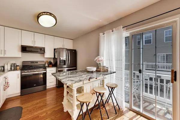 $2,500 | 590 Triumph Court, Round Lake, IL 60073