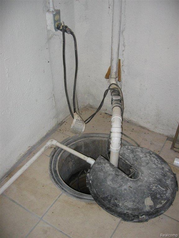 2876 Sandhurst Rochester, MI 48307 - Photo 17 of 21 Sump Pump.JPG