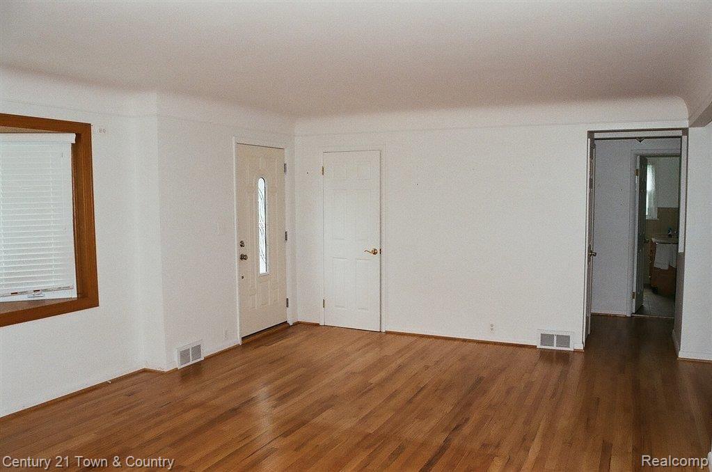 46797 Ryan Road Utica, MI 48317 - Photo 4 of 21 78220022.jpg