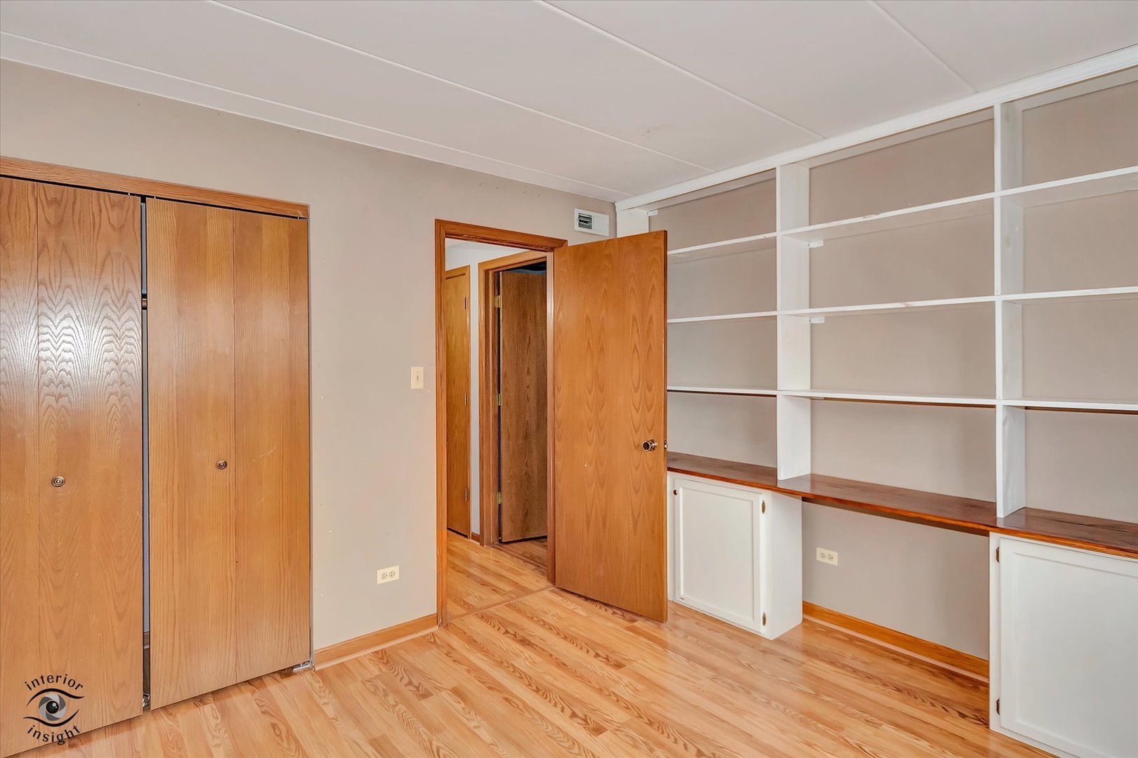 10538 Central Avenue, Unit 1S Chicago Ridge, IL 60415 - Photo 16 of 25 a view of an empty room with wooden floor and closet
