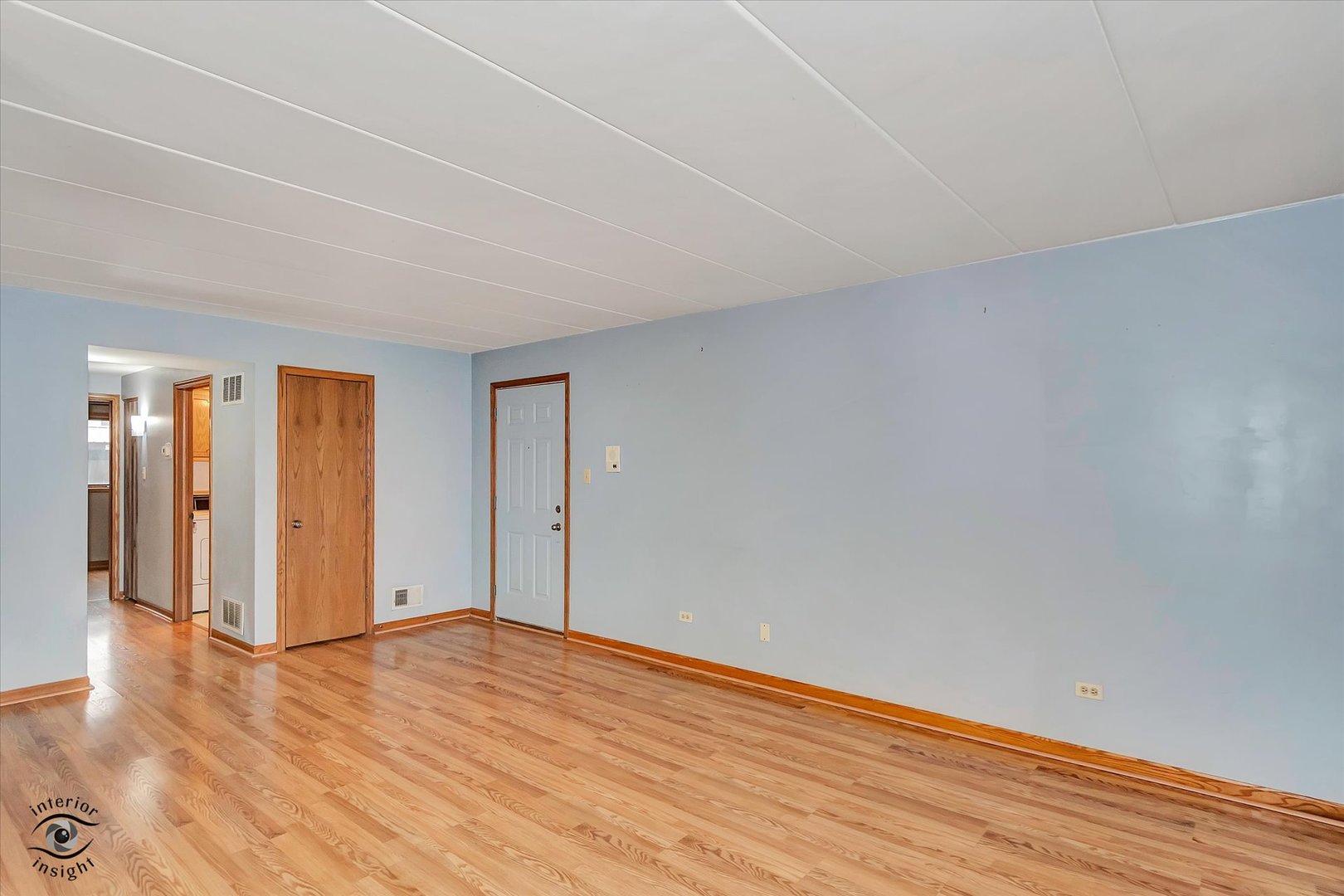 10538 Central Avenue, Unit 1S Chicago Ridge, IL 60415 - Photo 3 of 25 a view of empty room with wooden floor