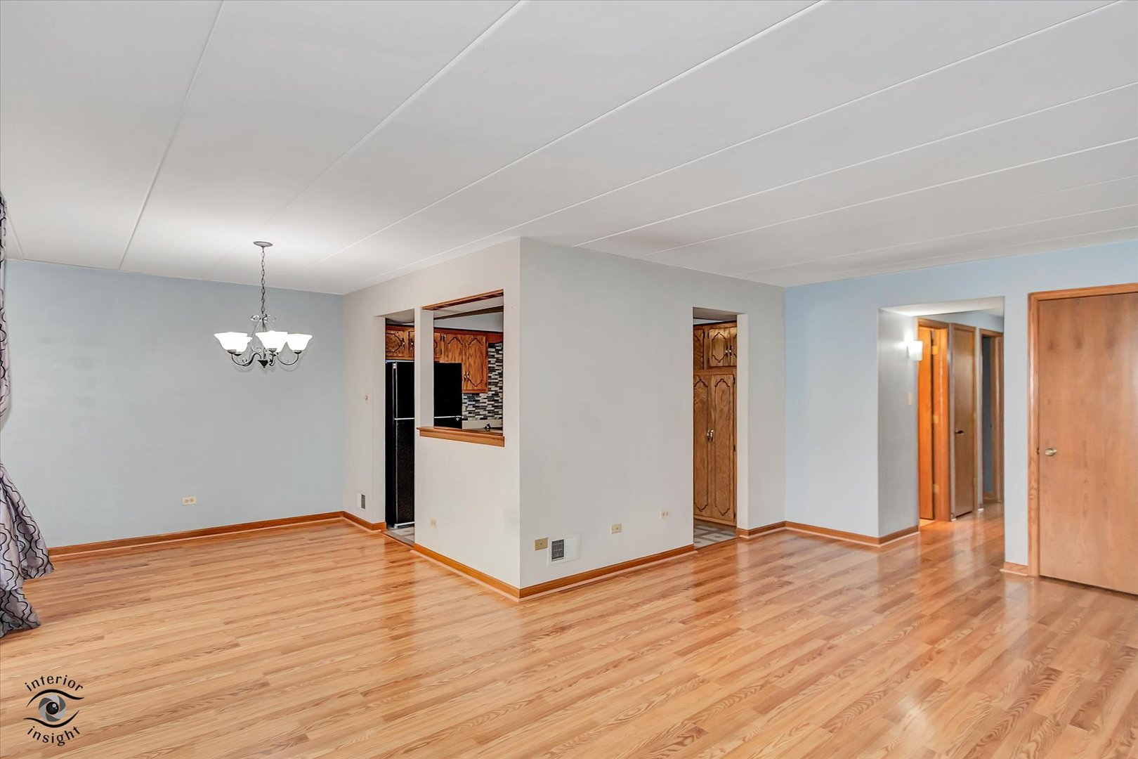 10538 Central Avenue, Unit 1S Chicago Ridge, IL 60415 - Photo 4 of 25 an empty room with wooden floor and natural light