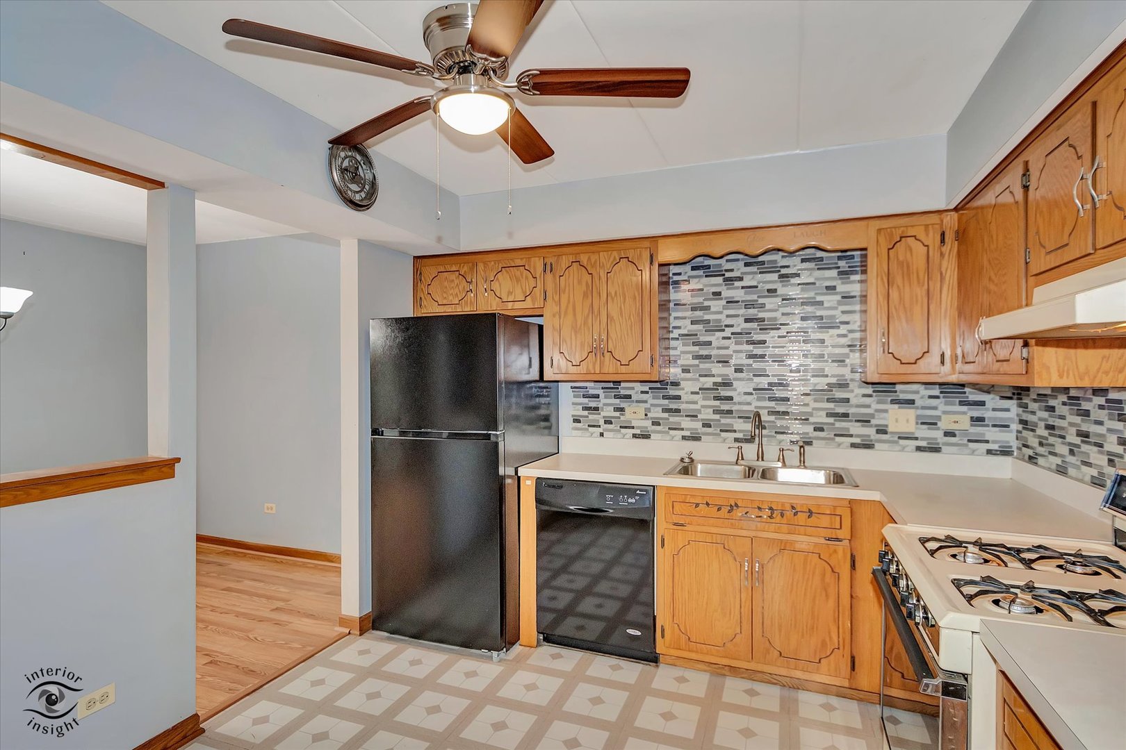 10538 Central Avenue, Unit 1S Chicago Ridge, IL 60415 - Photo 9 of 25 a kitchen with a stove a refrigerator and a sink