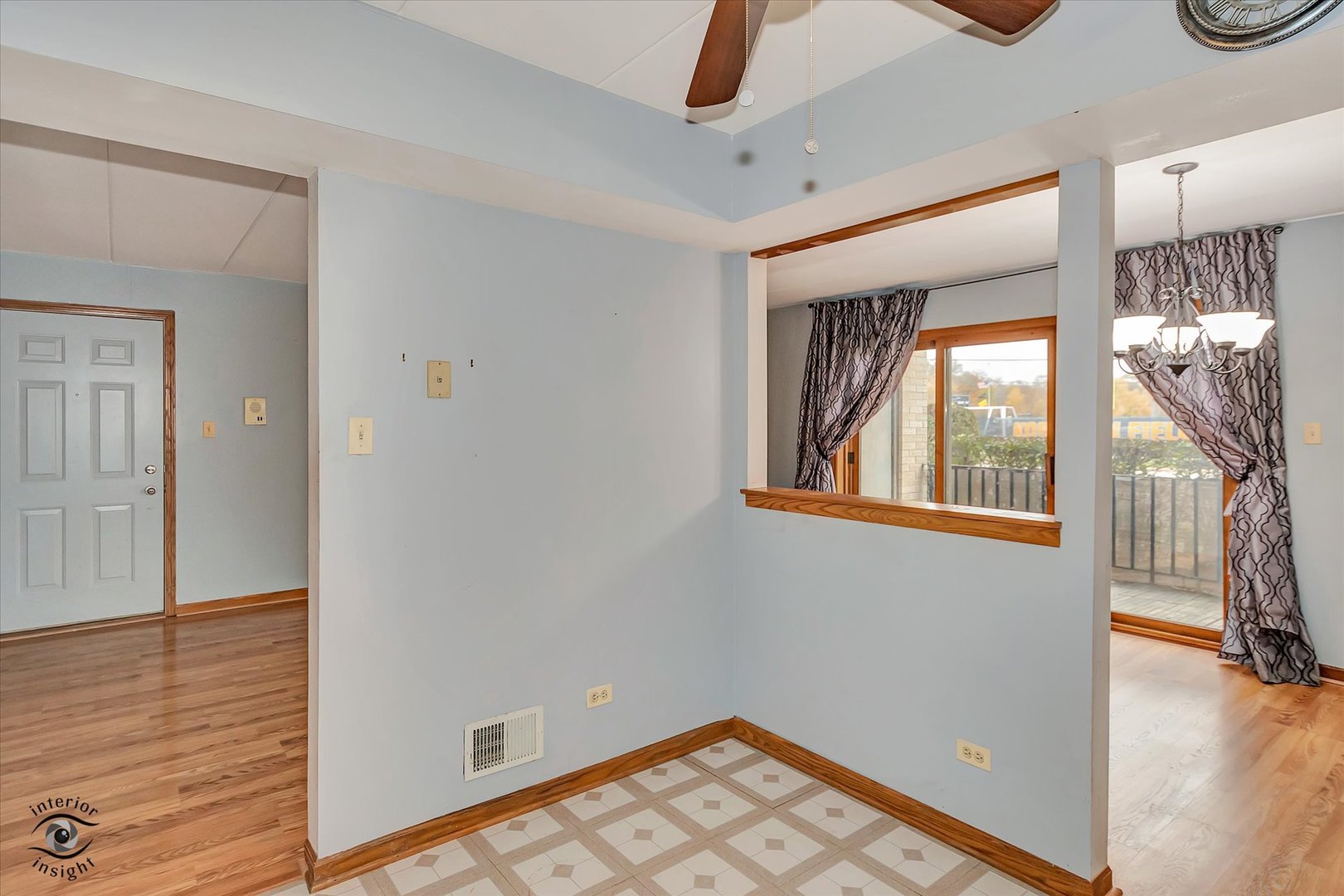 10538 Central Avenue, Unit 1S Chicago Ridge, IL 60415 - Photo 10 of 25 a view of an entryway with wooden floor